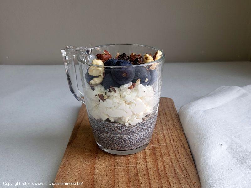 Chia pudding myrtille, ricotta et chocolat (1)
