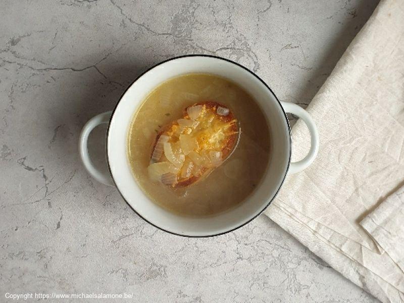 Soupe à l'oignon et toasts au fromage gratiné (3)